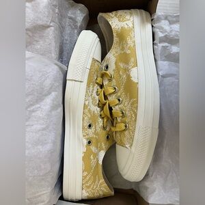 Converse - CTAS OX - 571403F - SATURN GOLD/EGRET/SATURN GOLD Size 7 8 Women